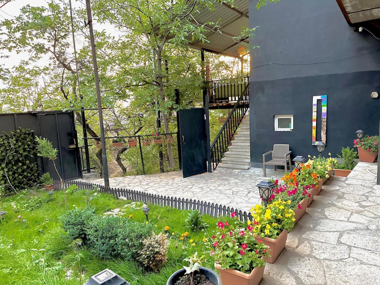 Cosy Studio With Beautiful Garden Erevan Esterno foto